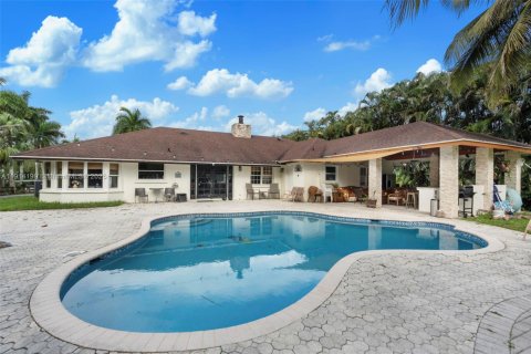 House in Southwest Ranches, Florida 4 bedrooms, 278.52 sq.m. № 1971508 - photo 13