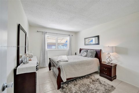 Copropriété à louer à Hollywood, Floride: 2 chambres, 100.15 m2 № 1939765 - photo 18