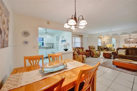 Copropriété à louer à Hollywood, Floride: 2 chambres, 100.15 m2 № 1939765 - photo 3