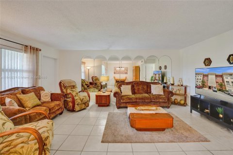 Copropriété à louer à Hollywood, Floride: 2 chambres, 100.15 m2 № 1939765 - photo 8