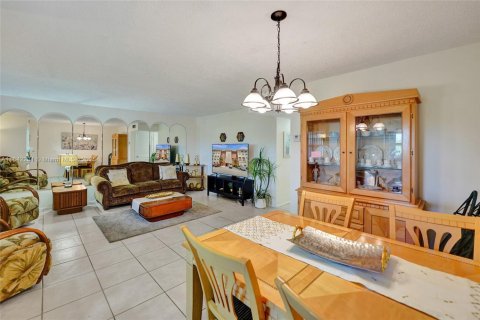 Copropriété à louer à Hollywood, Floride: 2 chambres, 100.15 m2 № 1939765 - photo 4