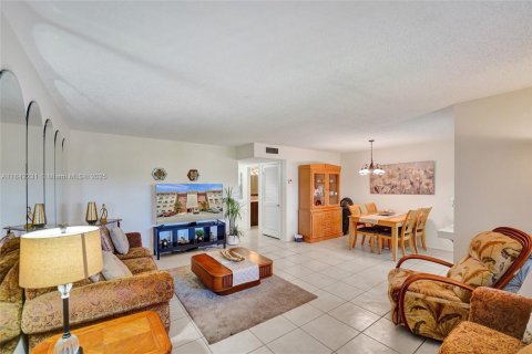 Copropriété à louer à Hollywood, Floride: 2 chambres, 100.15 m2 № 1939765 - photo 12