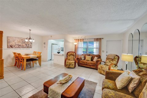 Copropriété à louer à Hollywood, Floride: 2 chambres, 100.15 m2 № 1939765 - photo 10