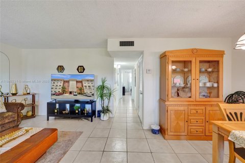 Copropriété à louer à Hollywood, Floride: 2 chambres, 100.15 m2 № 1939765 - photo 13