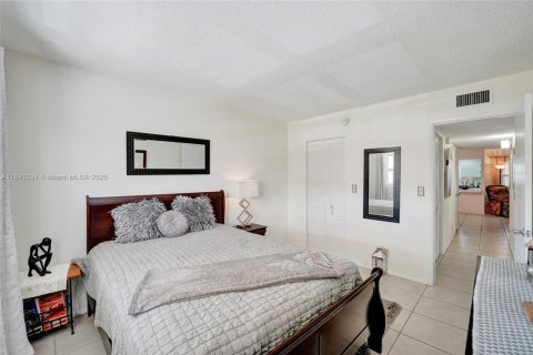 Copropriété à louer à Hollywood, Floride: 2 chambres, 100.15 m2 № 1939765 - photo 20