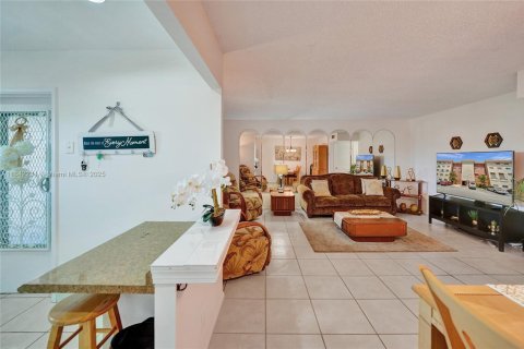 Copropriété à louer à Hollywood, Floride: 2 chambres, 100.15 m2 № 1939765 - photo 5