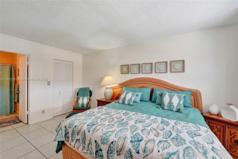 Copropriété à louer à Hollywood, Floride: 2 chambres, 100.15 m2 № 1939765 - photo 26