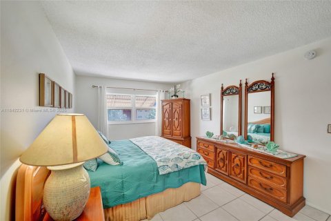 Copropriété à louer à Hollywood, Floride: 2 chambres, 100.15 m2 № 1939765 - photo 25