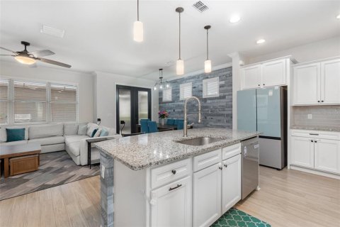 House in Winter Garden, Florida 4 bedrooms, 196.86 sq.m. № 1775004 - photo 12