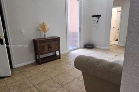 House in Homestead, Florida 5 bedrooms, 188.03 sq.m. № 1735811 - photo 7