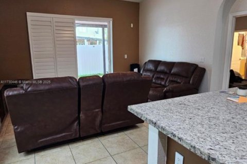 House in Homestead, Florida 5 bedrooms, 188.03 sq.m. № 1735811 - photo 9