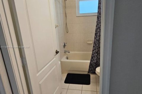 House in Homestead, Florida 5 bedrooms, 188.03 sq.m. № 1735811 - photo 22