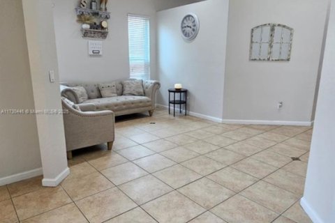 House in Homestead, Florida 5 bedrooms, 188.03 sq.m. № 1735811 - photo 5