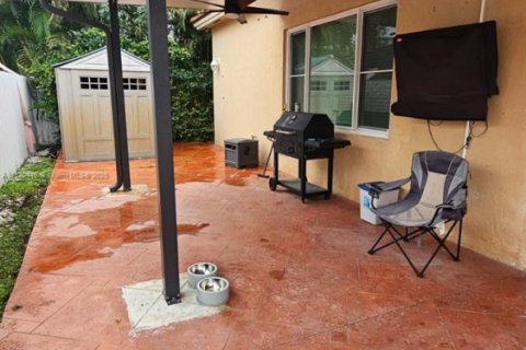 House in Homestead, Florida 5 bedrooms, 188.03 sq.m. № 1735811 - photo 24