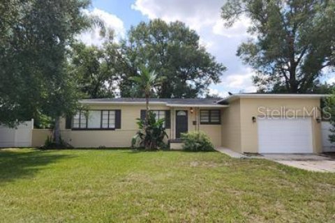 House in Orlando, Florida 2 bedrooms, 91.97 sq.m. № 1913639 - photo 1