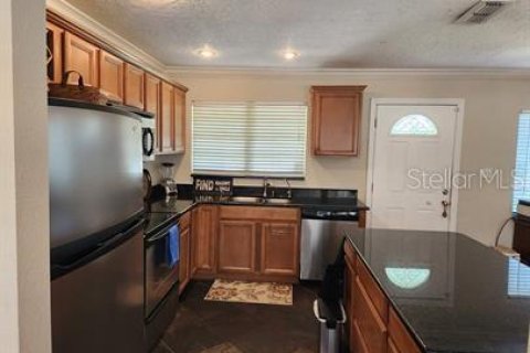 House in Orlando, Florida 2 bedrooms, 91.97 sq.m. № 1913639 - photo 2