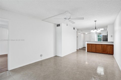 Copropriété à vendre à Pompano Beach, Floride: 2 chambres, 76.64 m2 № 1965102 - photo 17