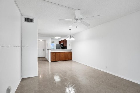 Copropriété à vendre à Pompano Beach, Floride: 2 chambres, 76.64 m2 № 1965102 - photo 20