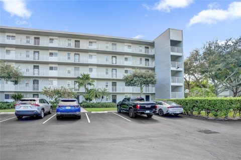 Copropriété à vendre à Pompano Beach, Floride: 2 chambres, 76.64 m2 № 1965102 - photo 2