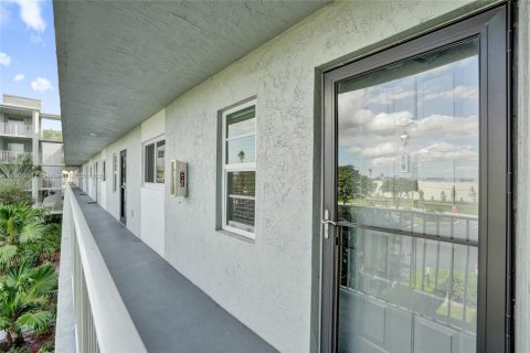 Copropriété à vendre à Pompano Beach, Floride: 2 chambres, 76.64 m2 № 1965102 - photo 3