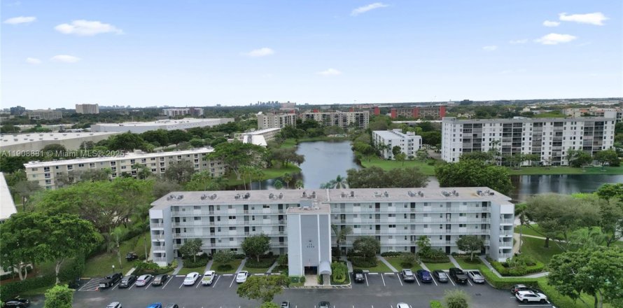 Condo à Pompano Beach, Floride, 2 chambres  № 1965102