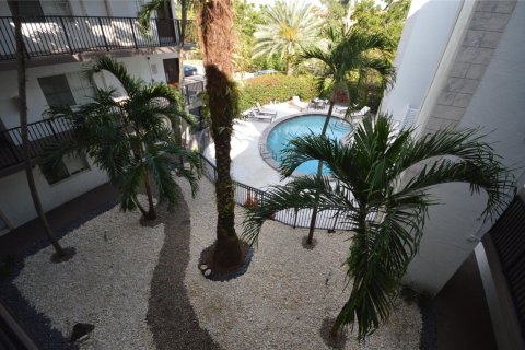 Condo in Fort Lauderdale, Florida, 1 bedroom  № 815803 - photo 1