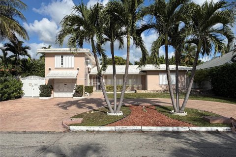 Villa ou maison à Miami, Floride 3 chambres, 192.31 m2 № 2059822