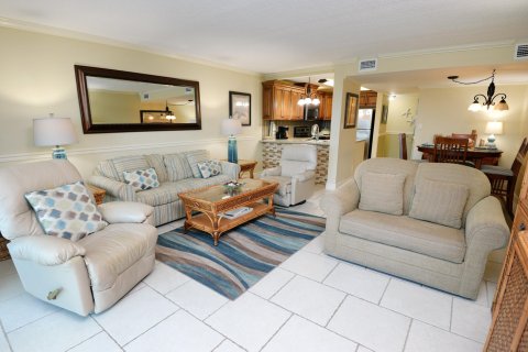 Condo in Panama City Beach, Florida, 1 bedroom  № 561623 - photo 1