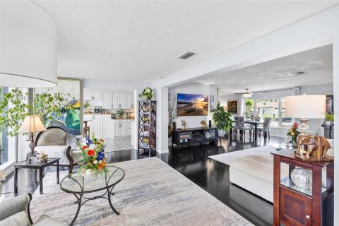 Villa ou maison à vendre à Seminole, Floride: 3 chambres, 174.28 m2 № 2221718 - photo 12