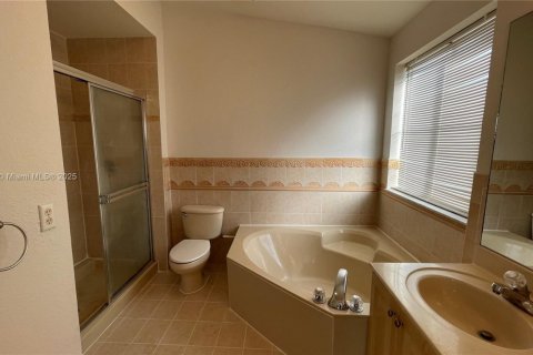 Townhouse in Doral, Florida 3 bedrooms, 158.03 sq.m. № 1809144 - photo 12