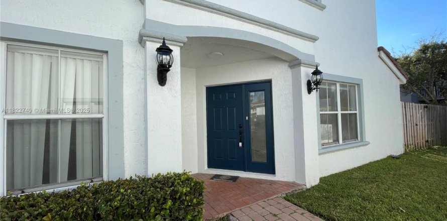 Townhouse in Doral, Florida 3 bedrooms, 158.03 sq.m. № 1809144