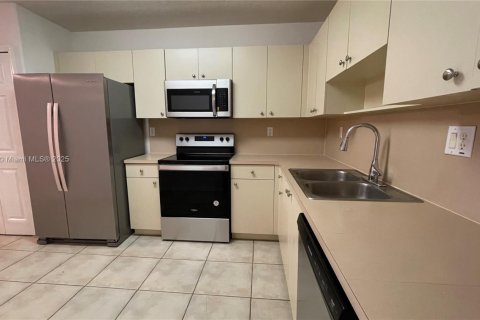 Townhouse in Doral, Florida 3 bedrooms, 158.03 sq.m. № 1809144 - photo 5