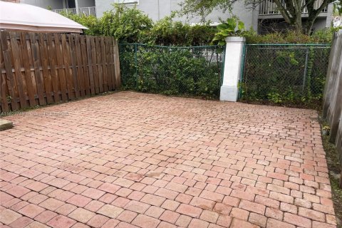 Townhouse in Doral, Florida 3 bedrooms, 158.03 sq.m. № 1809144 - photo 19