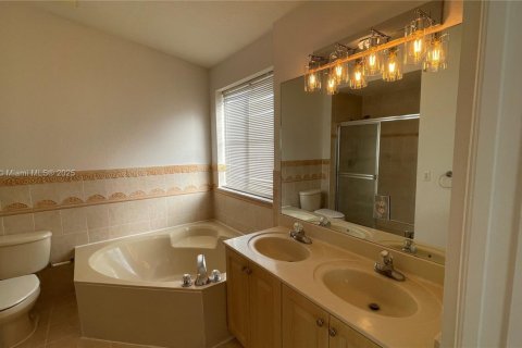 Townhouse in Doral, Florida 3 bedrooms, 158.03 sq.m. № 1809144 - photo 11