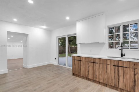 Купить виллу или дом в Норт-Майами, Флорида 4 спальни, 153.57м2, № 1991613 - фото 9