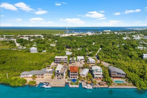 House in Tavernier, Florida 5 bedrooms, 281.12 sq.m. № 2082056 - photo 15