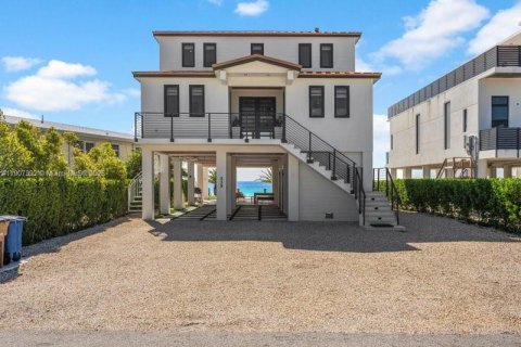 House in Tavernier, Florida 5 bedrooms, 281.12 sq.m. № 2082056 - photo 26