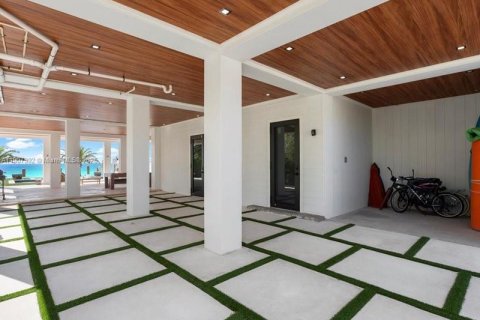 House in Tavernier, Florida 5 bedrooms, 281.12 sq.m. № 2082056 - photo 29
