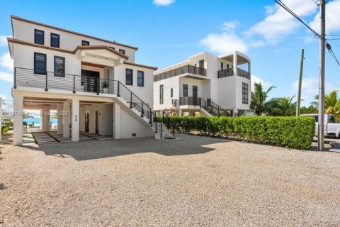 House in Tavernier, Florida 5 bedrooms, 281.12 sq.m. № 2082056 - photo 28
