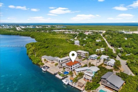 House in Tavernier, Florida 5 bedrooms, 281.12 sq.m. № 2082056 - photo 11