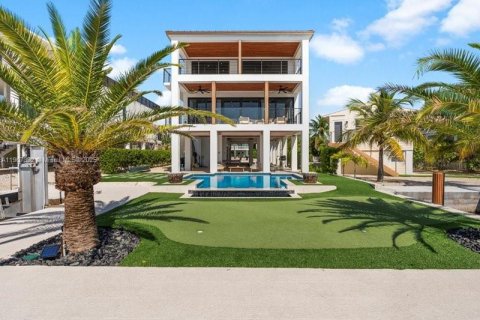 House in Tavernier, Florida 5 bedrooms, 281.12 sq.m. № 2082056 - photo 3
