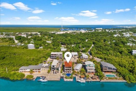 House in Tavernier, Florida 5 bedrooms, 281.12 sq.m. № 2082056 - photo 10