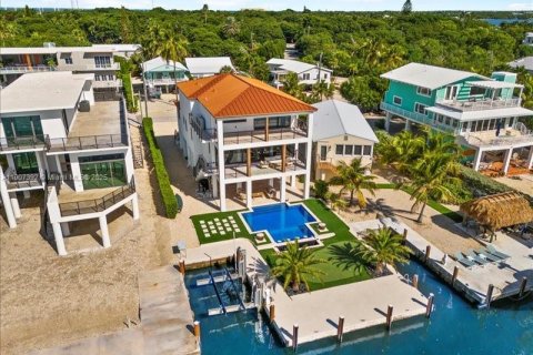 House in Tavernier, Florida 5 bedrooms, 281.12 sq.m. № 2082056 - photo 16