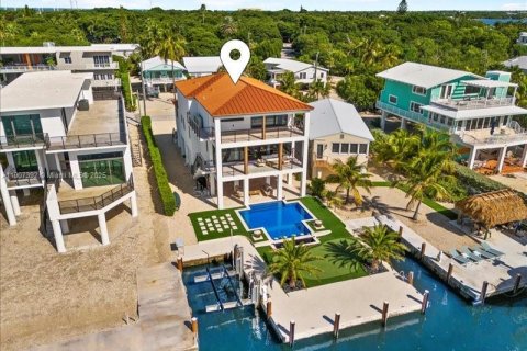 House in Tavernier, Florida 5 bedrooms, 281.12 sq.m. № 2082056 - photo 2