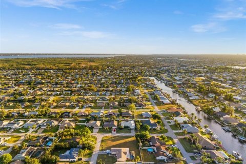Terreno en venta en Cape Coral, Florida № 1570637 - foto 12