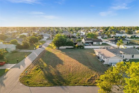 Terreno en venta en Cape Coral, Florida № 1570637 - foto 1