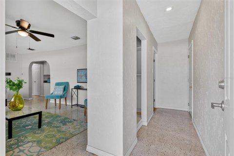 Casa en venta en Gulfport, Florida, 3 dormitorios, 106.84 m2 № 1898465 - foto 4
