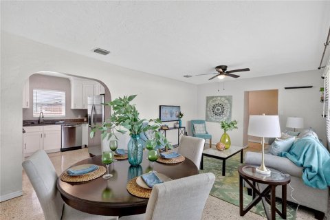 Casa en venta en Gulfport, Florida, 3 dormitorios, 106.84 m2 № 1898465 - foto 8