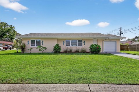 Casa en venta en Gulfport, Florida, 3 dormitorios, 106.84 m2 № 1898465 - foto 1