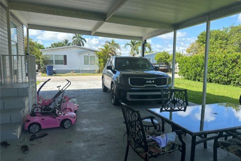House in Miami, Florida 3 bedrooms, 157 sq.m. № 1809023 - photo 3